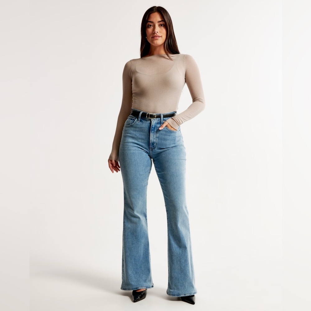 Abercrombie Ultra High rise flare in light size 26/2R